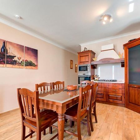Modern Seaside 2 Bedroom Penthouse With Sea Views セント・ポールズ・ベイ エクステリア 写真