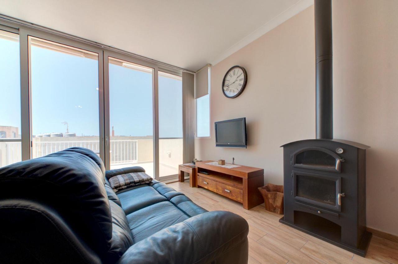 Modern Seaside 2 Bedroom Penthouse With Sea Views セント・ポールズ・ベイ エクステリア 写真