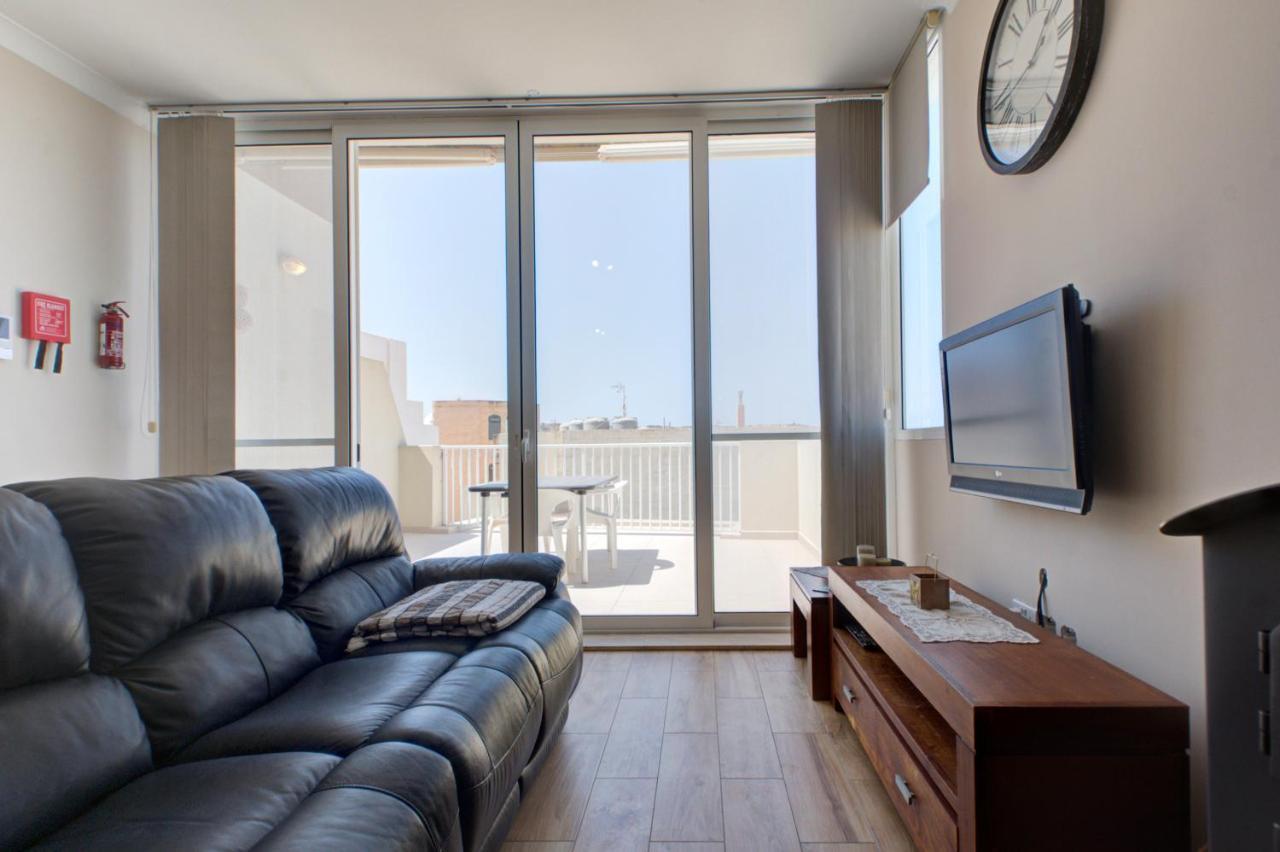 Modern Seaside 2 Bedroom Penthouse With Sea Views セント・ポールズ・ベイ エクステリア 写真
