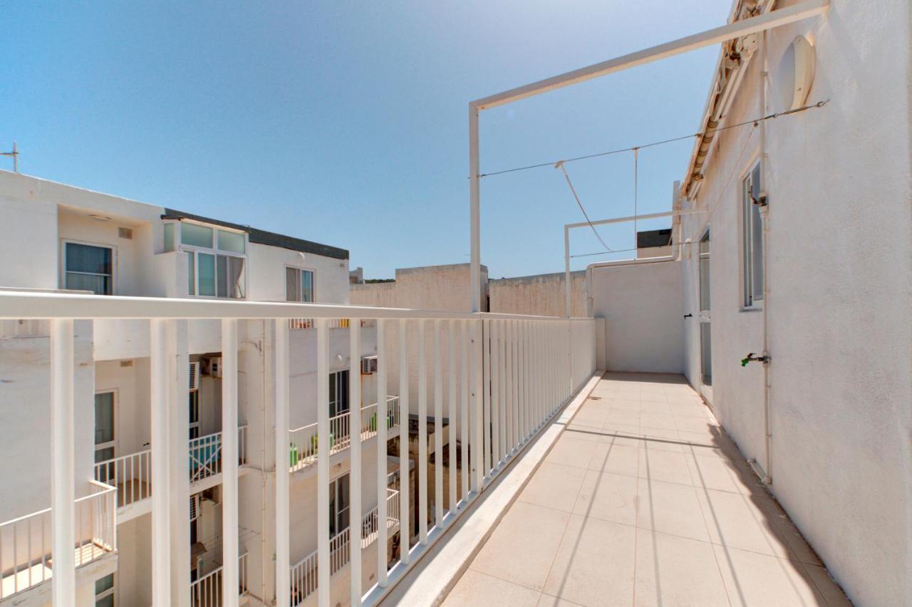 Modern Seaside 2 Bedroom Penthouse With Sea Views セント・ポールズ・ベイ エクステリア 写真