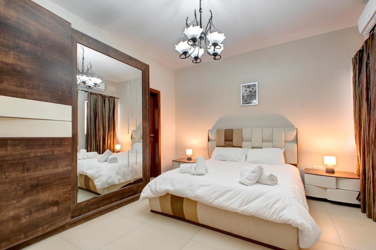 Modern Seaside 2 Bedroom Penthouse With Sea Views セント・ポールズ・ベイ エクステリア 写真