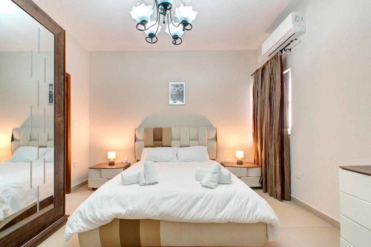 Modern Seaside 2 Bedroom Penthouse With Sea Views セント・ポールズ・ベイ エクステリア 写真